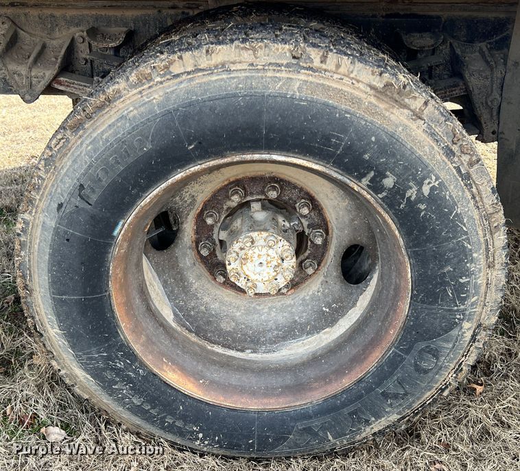 image for item ID9365 1993 International 4900  flatbed truck