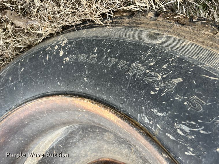 image for item ID9365 1993 International 4900  flatbed truck