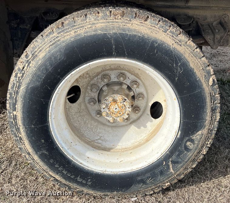 image for item ID9365 1993 International 4900  flatbed truck