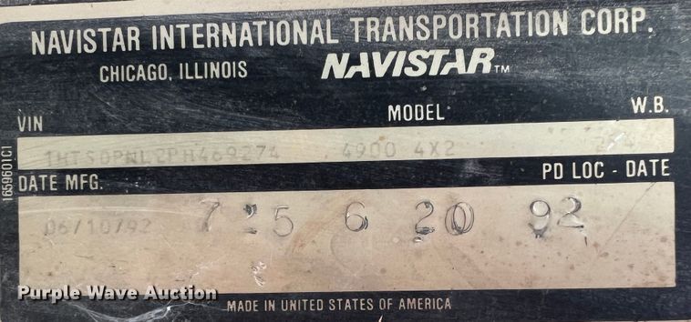 image for item ID9365 1993 International 4900  flatbed truck