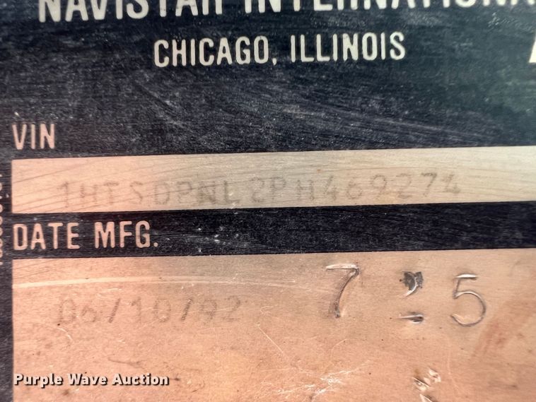 image for item ID9365 1993 International 4900  flatbed truck