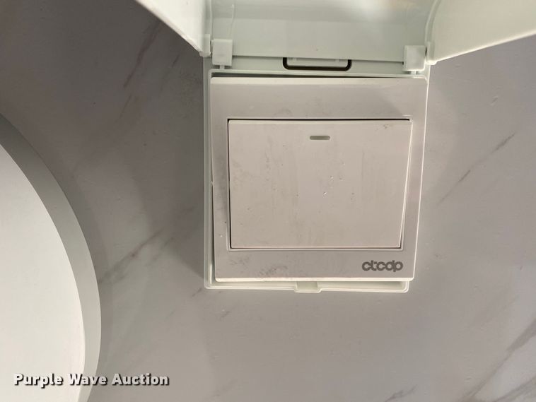 image for item IG9885 Portable restroom