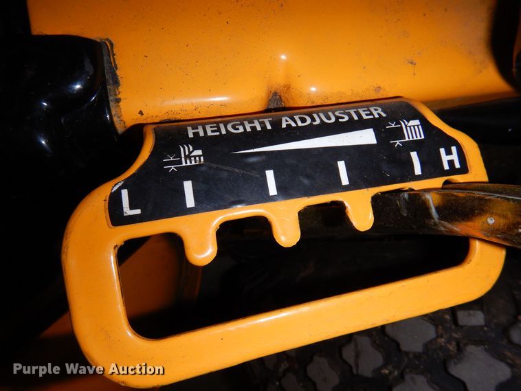 image for item IO9250 2013 Cub Cadet  lawn mower