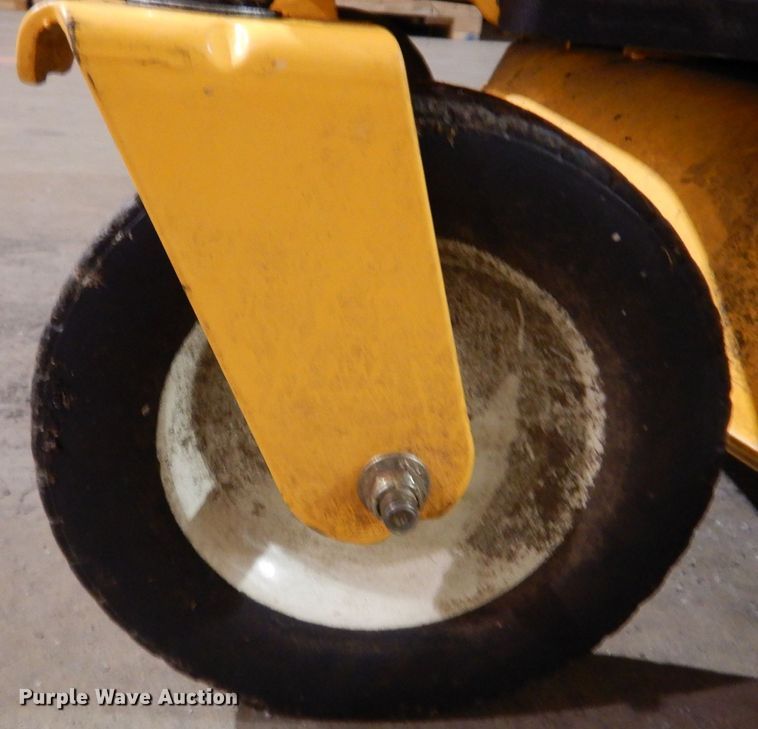 image for item IO9250 2013 Cub Cadet  lawn mower