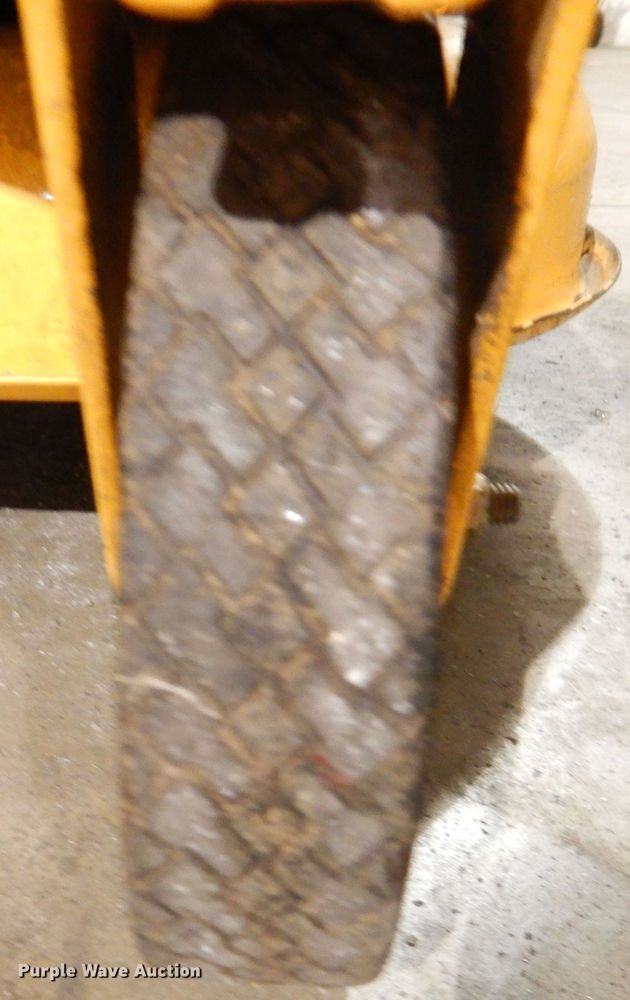 image for item IO9250 2013 Cub Cadet  lawn mower