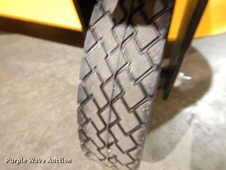 image for item IO9255 2022 DeWalt DW33  lawn mower