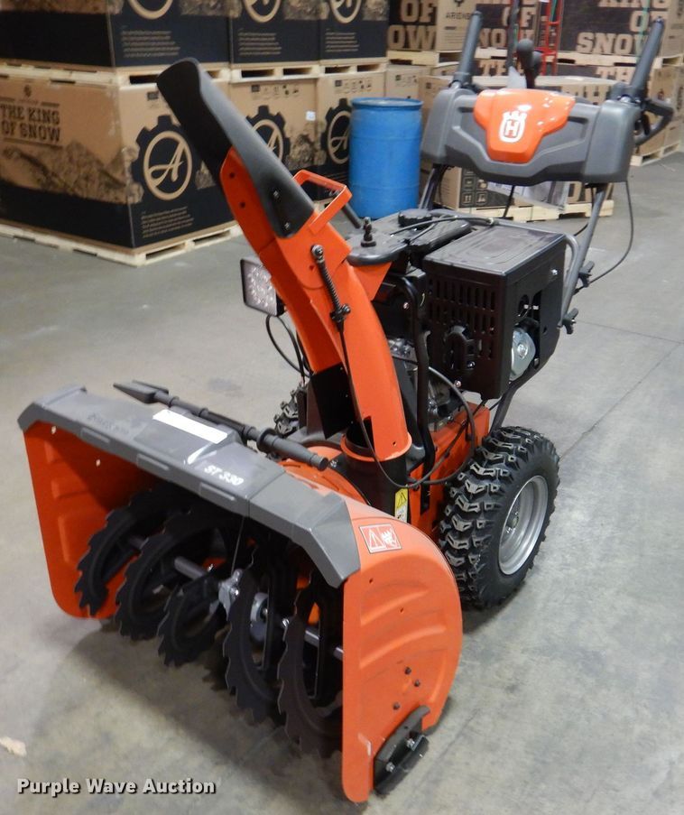 image for item IO9280 2021 Husqvarna ST330  snow blower