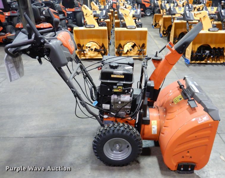 image for item IO9280 2021 Husqvarna ST330  snow blower