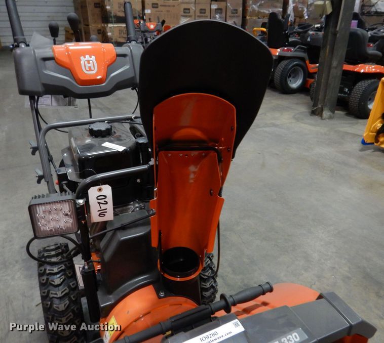 image for item IO9280 2021 Husqvarna ST330  snow blower