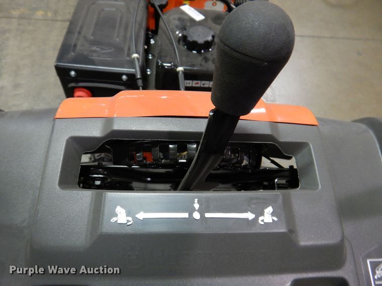 image for item IO9280 2021 Husqvarna ST330  snow blower