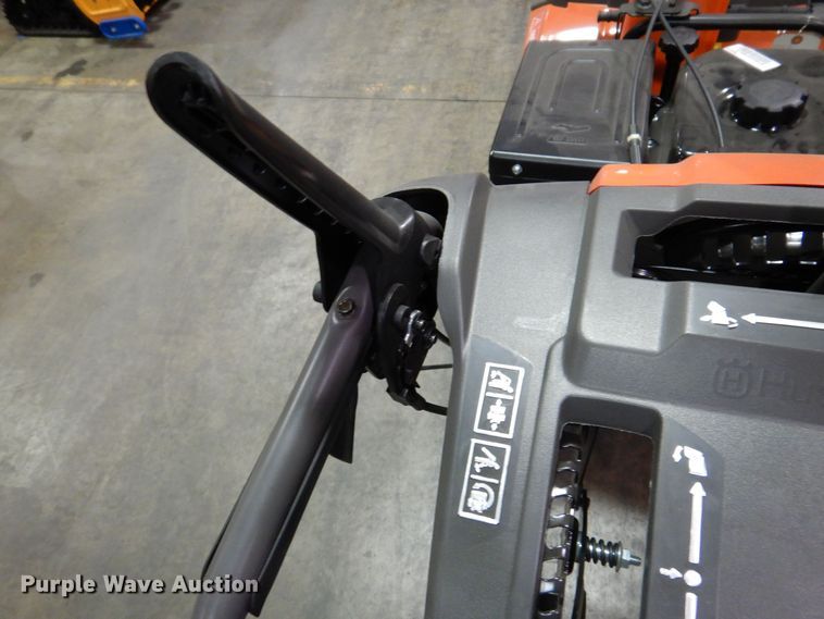 image for item IO9280 2021 Husqvarna ST330  snow blower