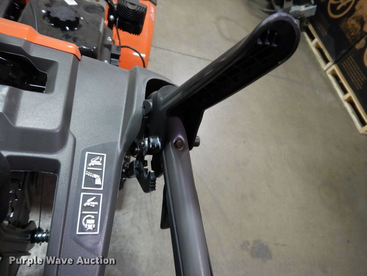 image for item IO9280 2021 Husqvarna ST330  snow blower