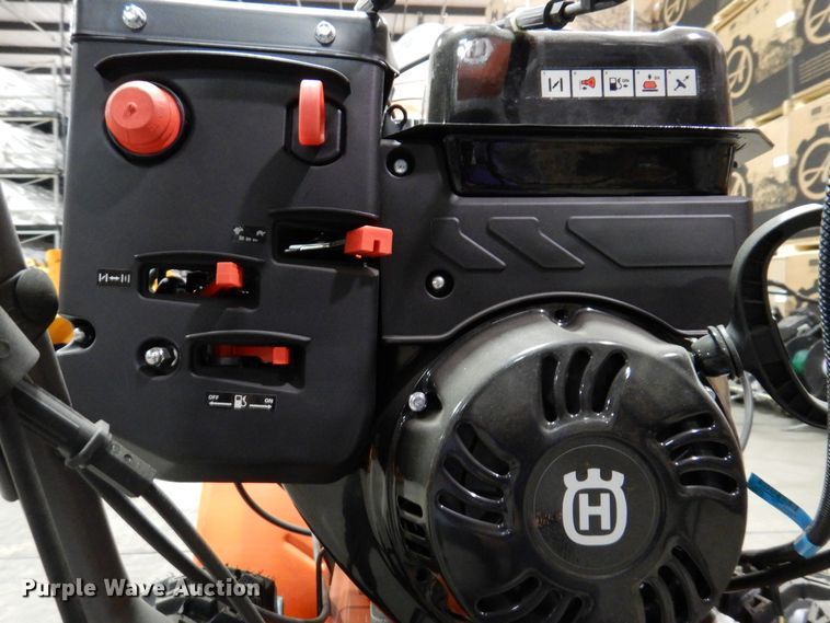 image for item IO9280 2021 Husqvarna ST330  snow blower