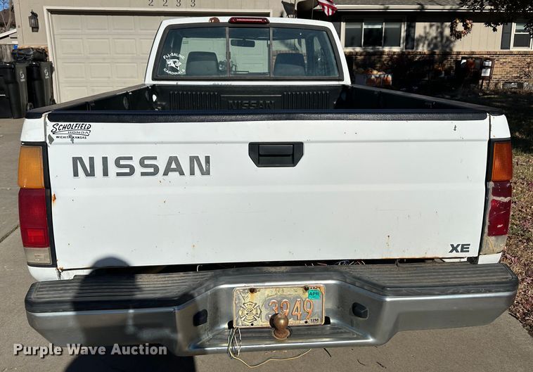 image for item JD9772 1997 Nissan  pickup truck