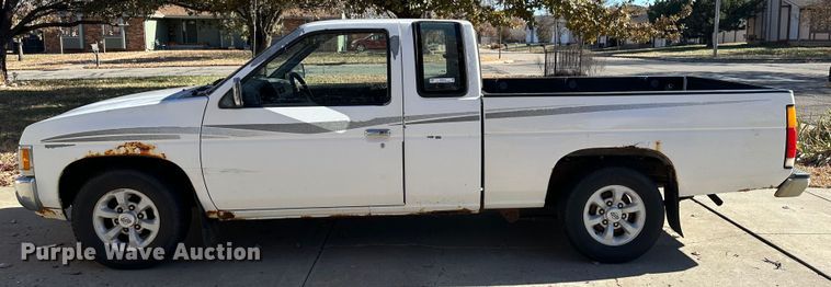 image for item JD9772 1997 Nissan  pickup truck