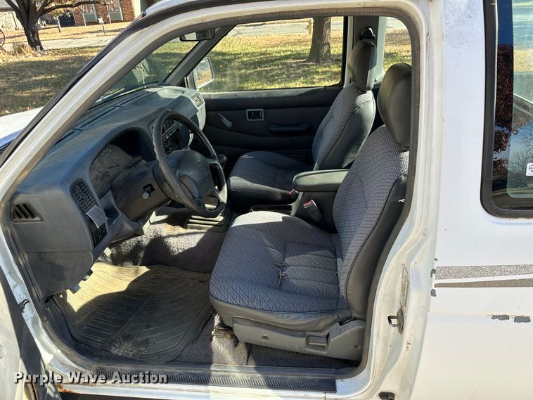 image for item JD9772 1997 Nissan  pickup truck