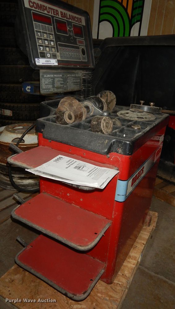 image for item JQ9979 Coats 1055  wheel balancer