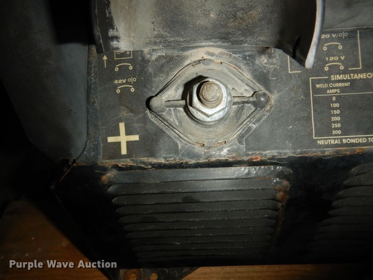 image for item JQ9980 Lincoln Electric Ranger 305G  welder