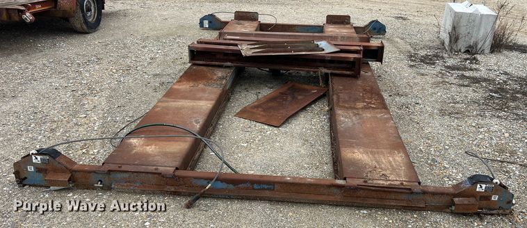 image for item JU9695 Rotary SM121  automotive lift