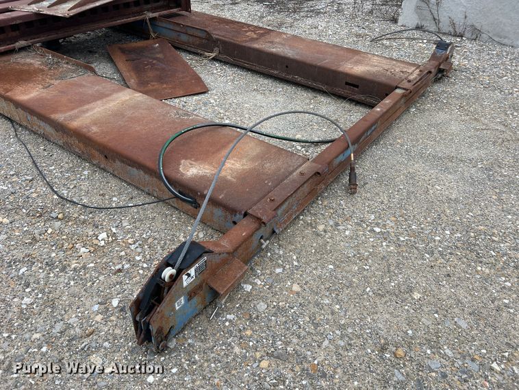 image for item JU9695 Rotary SM121  automotive lift