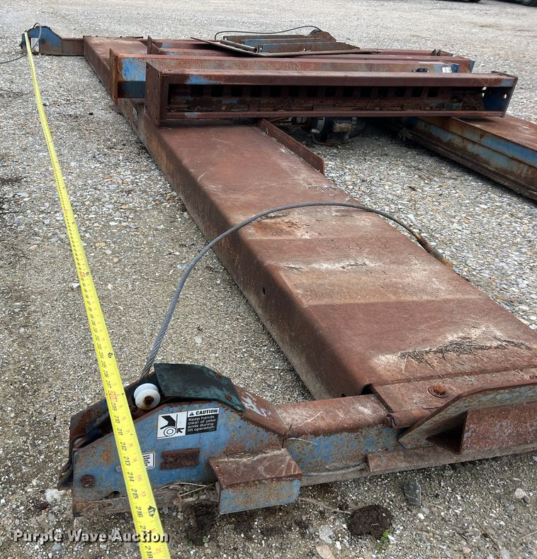 image for item JU9695 Rotary SM121  automotive lift