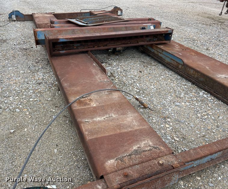 image for item JU9695 Rotary SM121  automotive lift