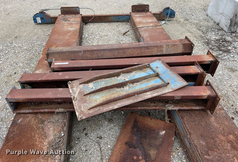 image for item JU9695 Rotary SM121  automotive lift