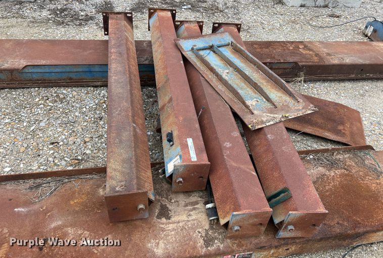 image for item JU9695 Rotary SM121  automotive lift