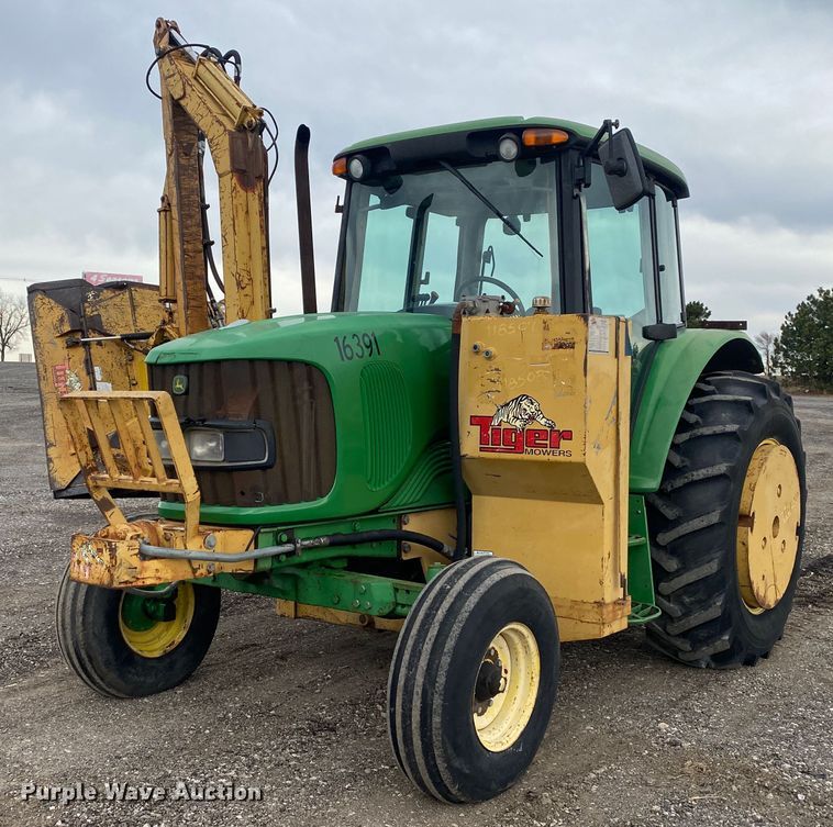 image for item JW9214 2003 John Deere 6415 tractor