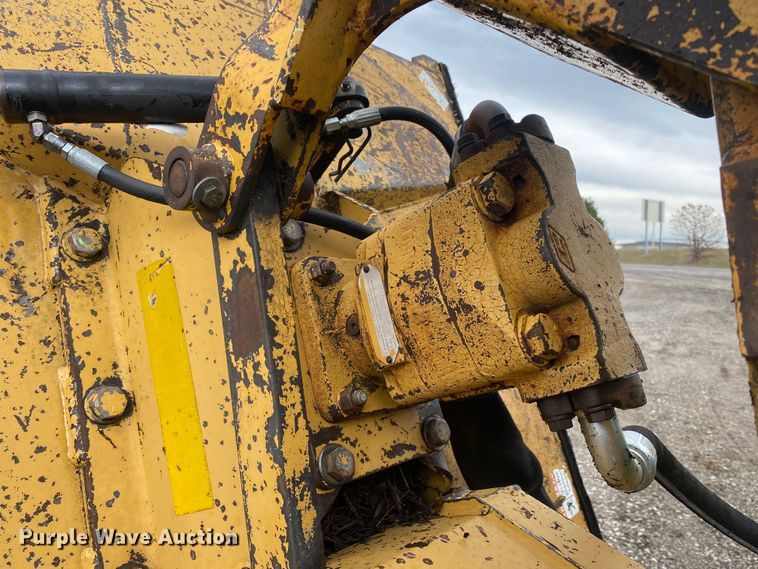 image for item JW9214 2003 John Deere 6415 tractor