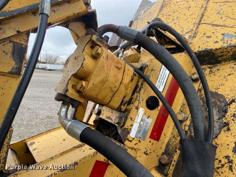 image for item JW9214 2003 John Deere 6415 tractor