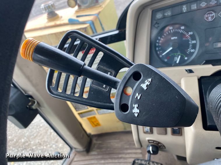 image for item JW9214 2003 John Deere 6415 tractor