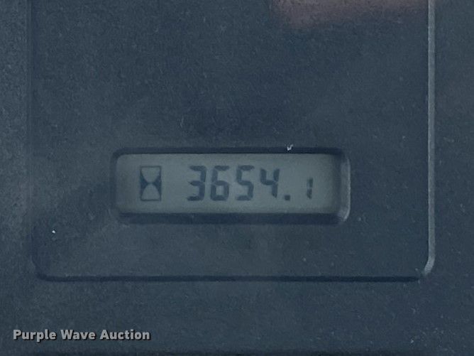 image for item JW9214 2003 John Deere 6415 tractor