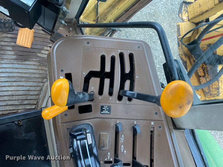 image for item JW9214 2003 John Deere 6415 tractor