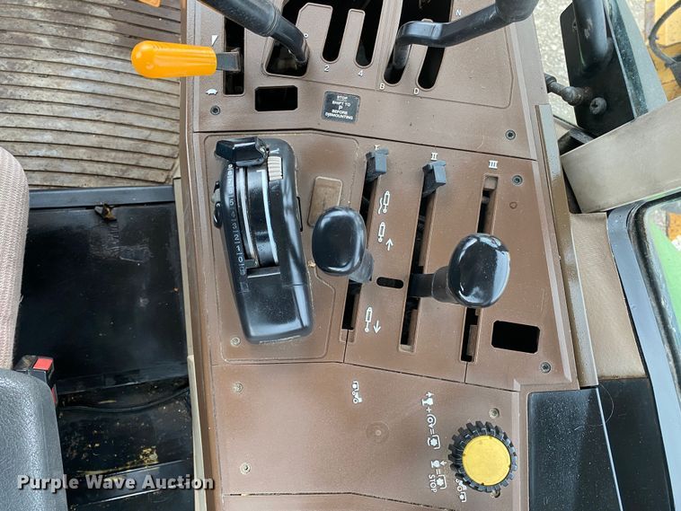 image for item JW9214 2003 John Deere 6415 tractor