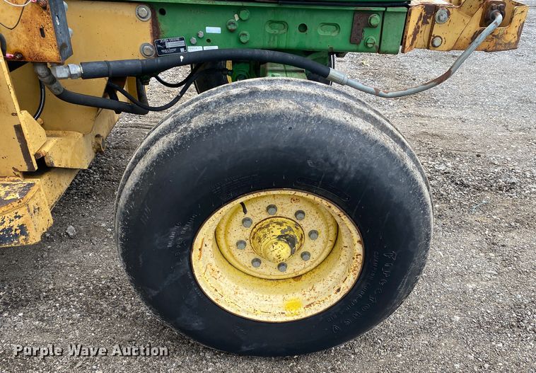 image for item JW9214 2003 John Deere 6415 tractor