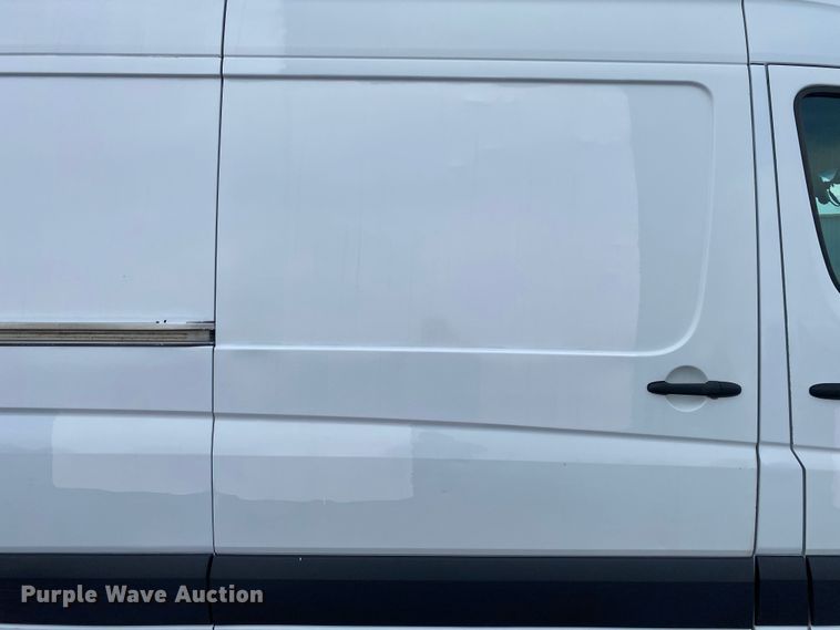 image for item JW9220 2011 Mercedes Benz Sprinter 2500  van