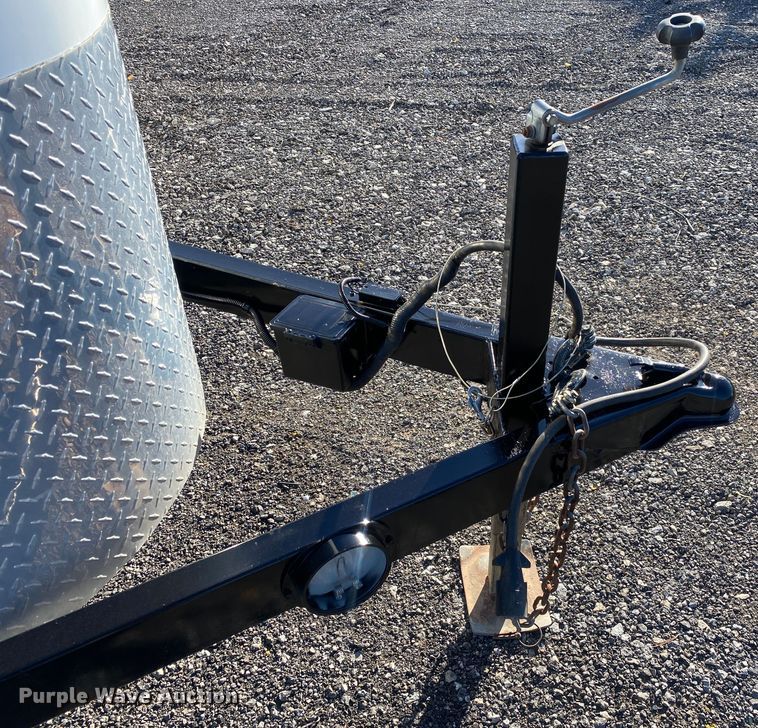 image for item JW9229 2013 Wells Cargo  enclosed cargo trailer