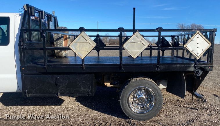 image for item JW9231 2012 Ford F550 Super Duty SuperCab flatbed truck