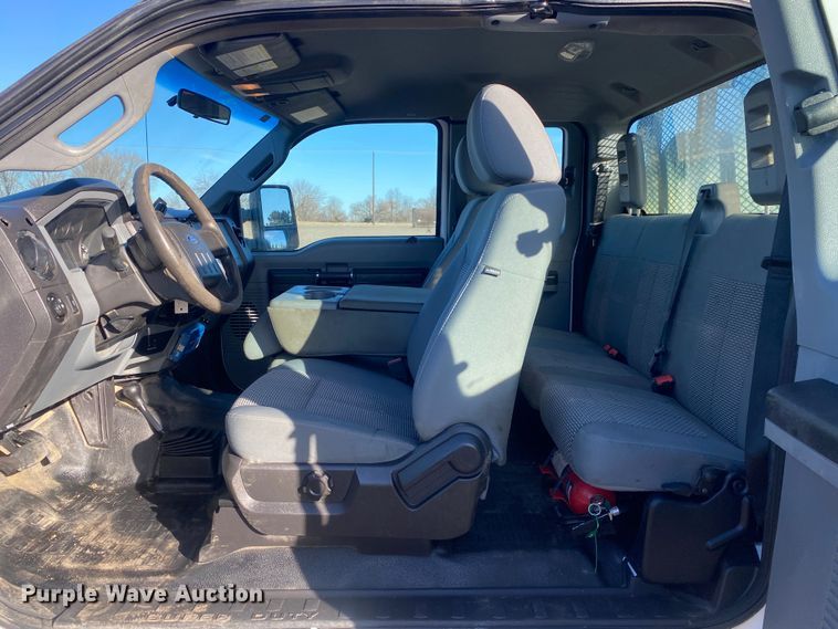 image for item JW9231 2012 Ford F550 Super Duty SuperCab flatbed truck