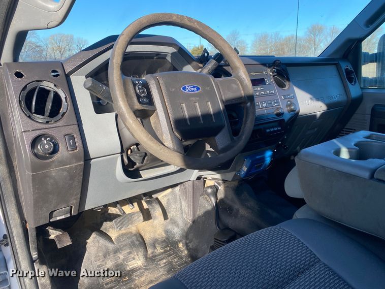 image for item JW9231 2012 Ford F550 Super Duty SuperCab flatbed truck