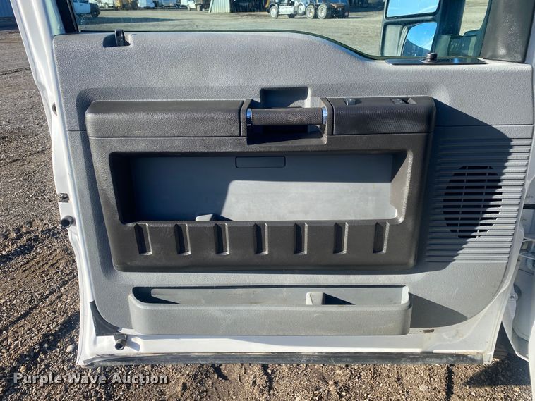 image for item JW9231 2012 Ford F550 Super Duty SuperCab flatbed truck