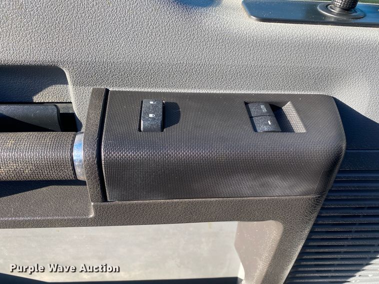 image for item JW9231 2012 Ford F550 Super Duty SuperCab flatbed truck