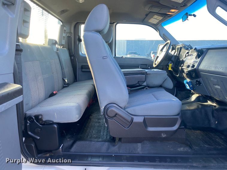 image for item JW9231 2012 Ford F550 Super Duty SuperCab flatbed truck