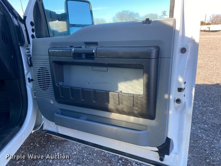 image for item JW9231 2012 Ford F550 Super Duty SuperCab flatbed truck