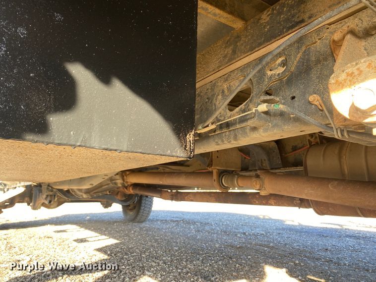 image for item JW9231 2012 Ford F550 Super Duty SuperCab flatbed truck