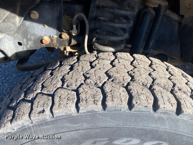 image for item JW9231 2012 Ford F550 Super Duty SuperCab flatbed truck