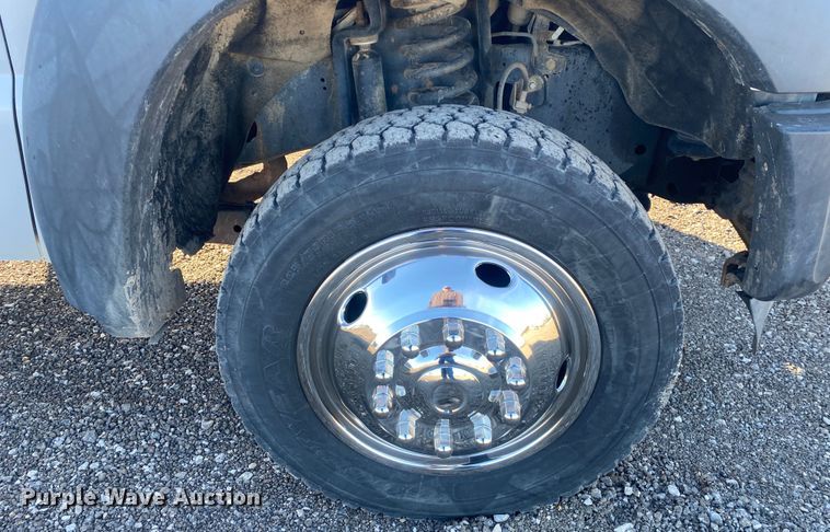 image for item JW9231 2012 Ford F550 Super Duty SuperCab flatbed truck