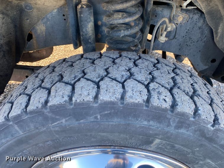 image for item JW9231 2012 Ford F550 Super Duty SuperCab flatbed truck