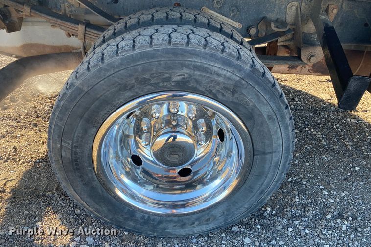 image for item JW9231 2012 Ford F550 Super Duty SuperCab flatbed truck